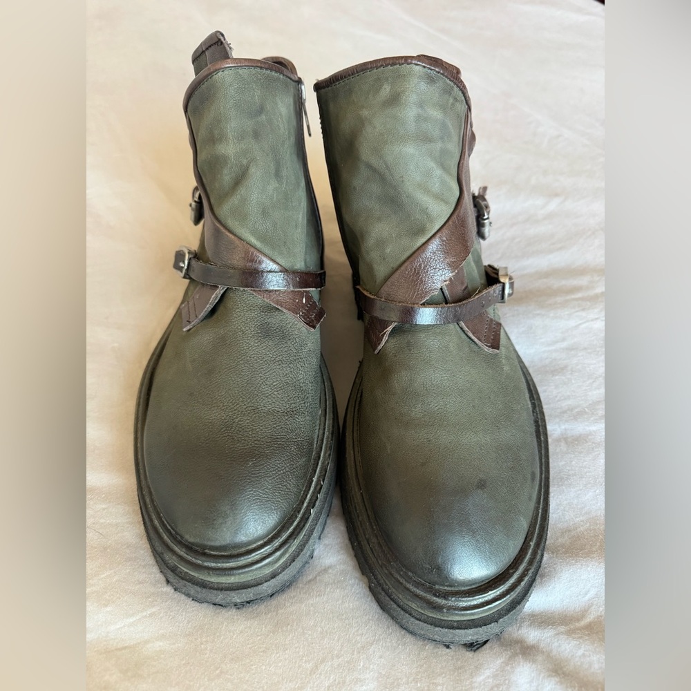 AS 98 A.S.98 Size 41 low olive colored boot. In as new condition